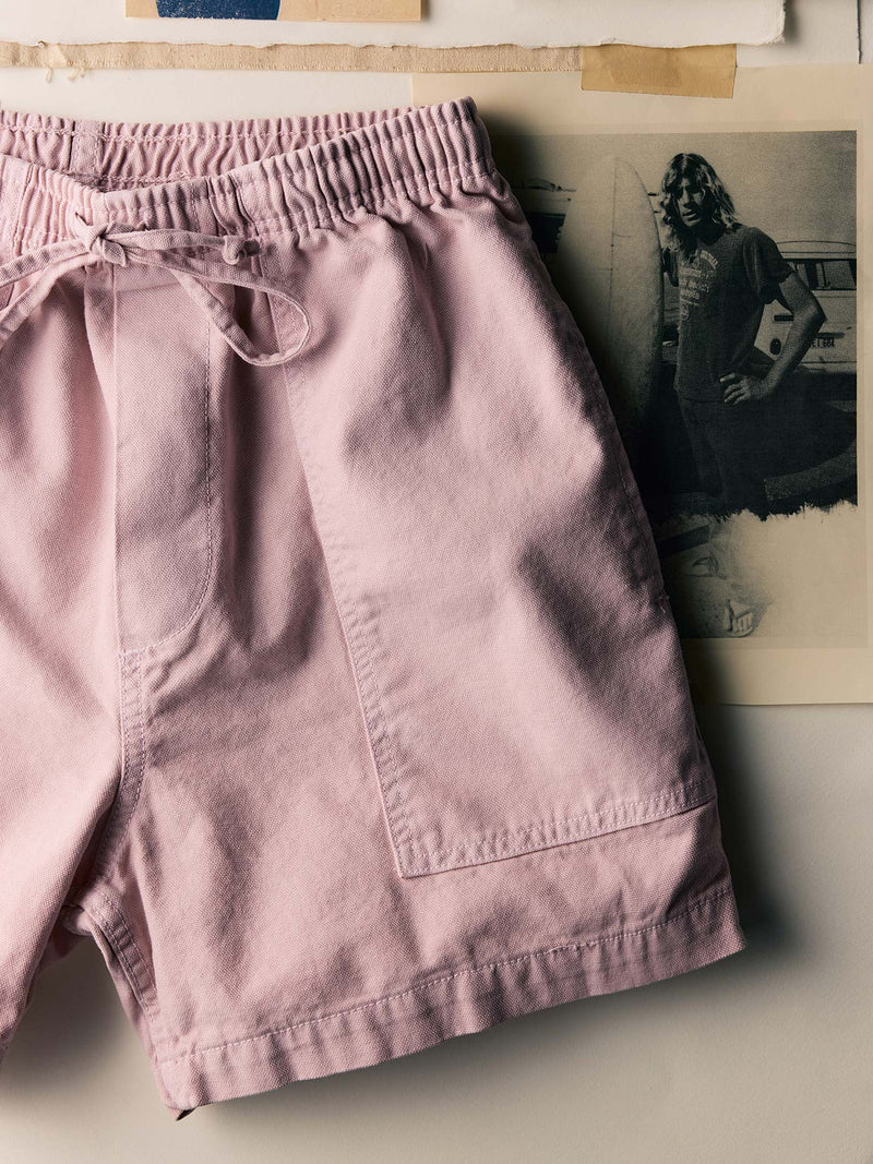 the canvas lounge short in pink stone - Model
